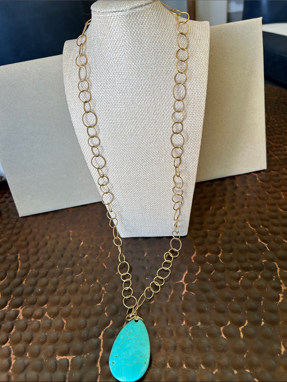 Gold tone Link Necklace with faux Turquoise Teardrop Pendant 17”